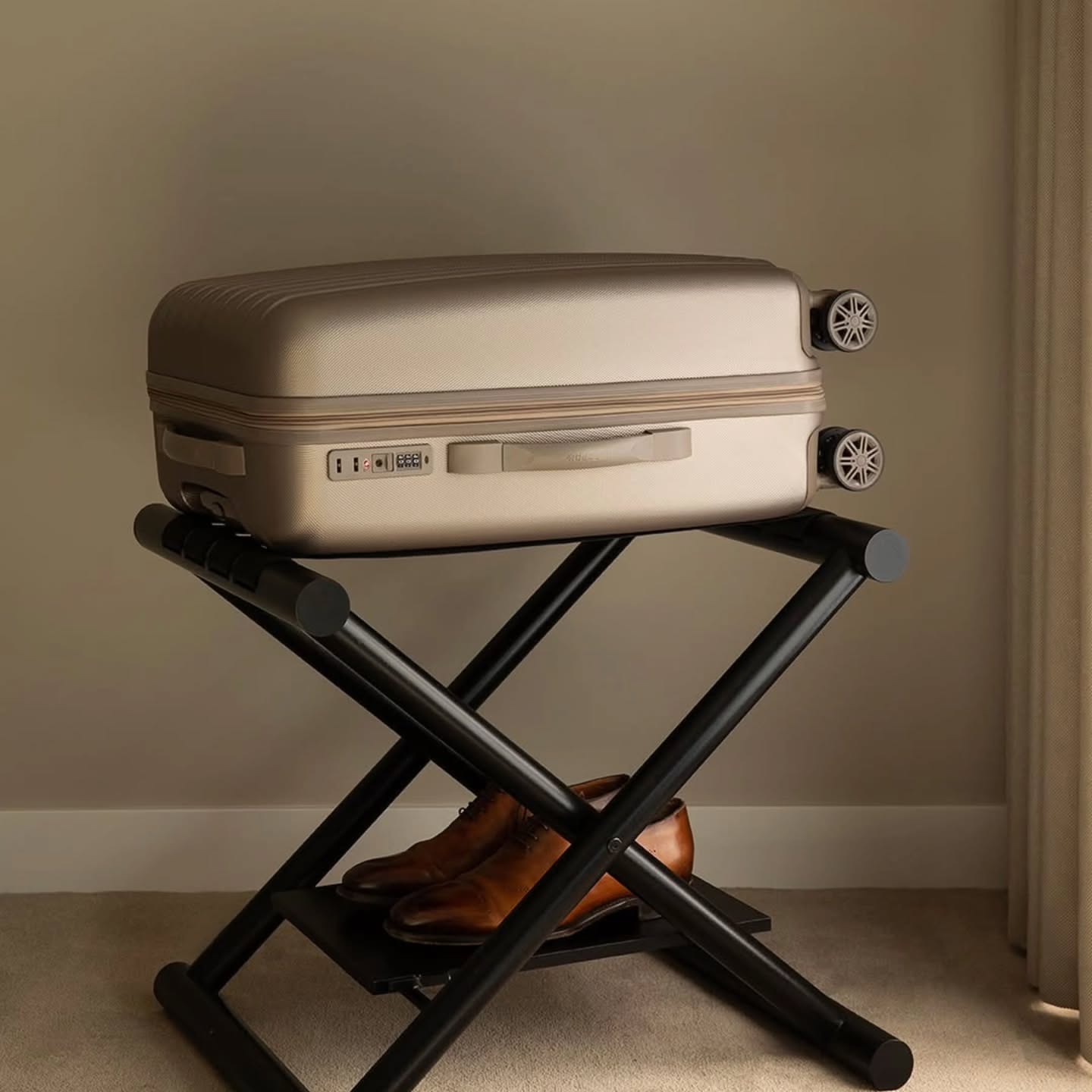 We @bentley.europe are delighted to share our newest arrival: the Bari luggage rack.

Made in Europe